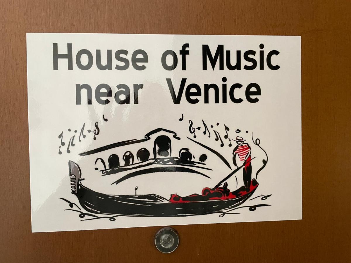 House Of Music Near Venice Мольяно-Венето Экстерьер фото